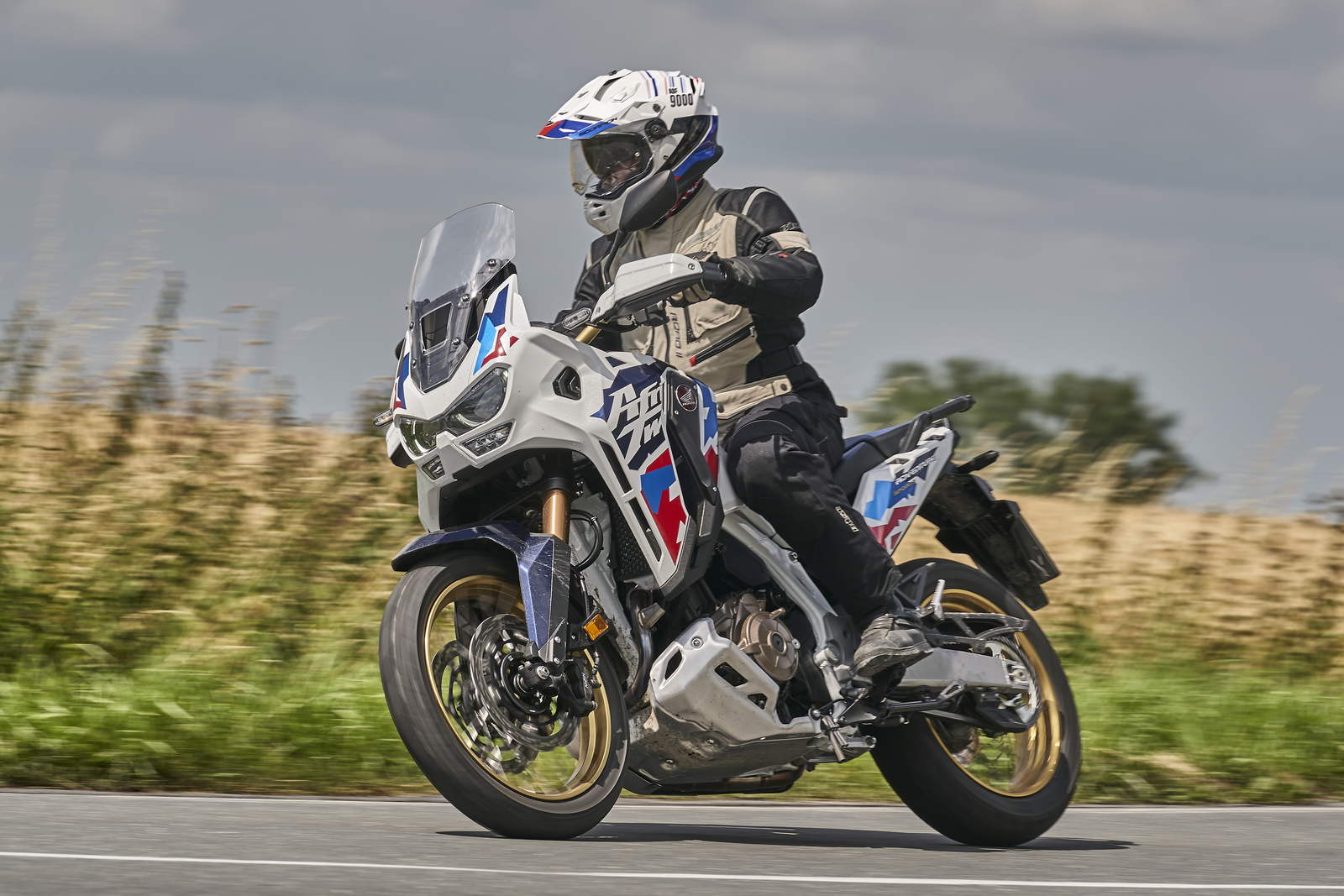 Honda Africa Twin CRF 1100 vs Moto Guzzi Stelvio